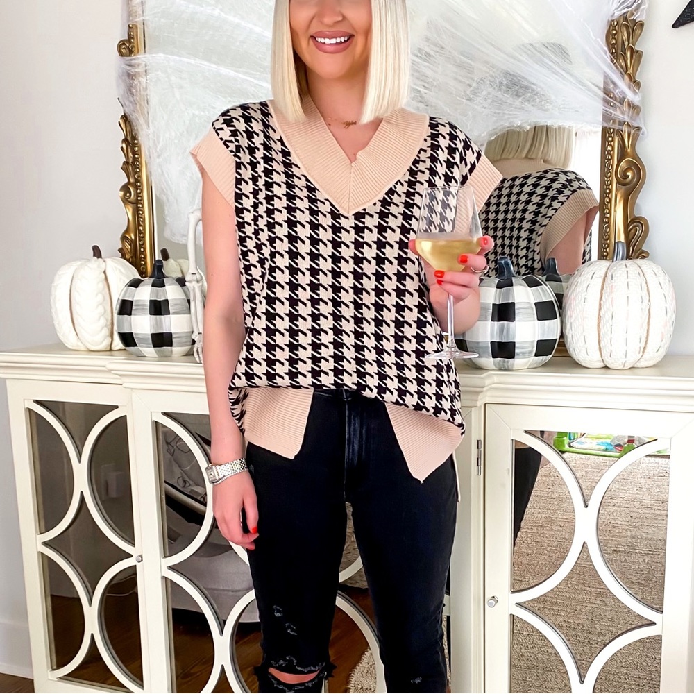 Sleeveless Houndstooth V-Neck Sweater Vest - Beige/Black